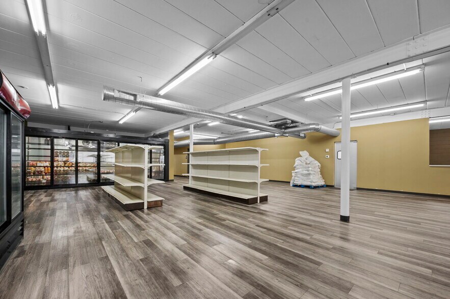 More Photos Of 755 N Snelling Ave N, Saint Paul Storefront For Lease