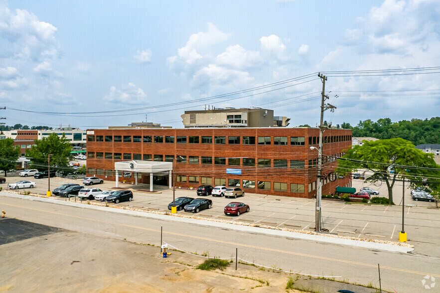 More Photos Of 3 Parkway Center, Pittsburgh Office For Sale
