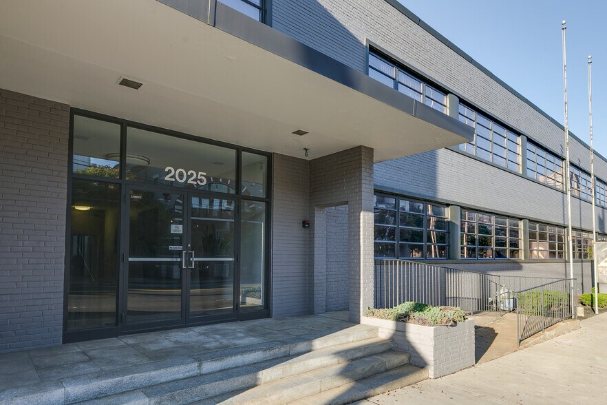 More Photos Of 2025 E Main St, Richmond Office For Lease
