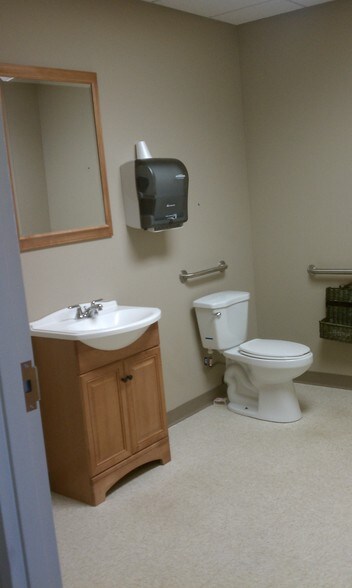 More Photos Of 711 John St, Evansville Office For Lease