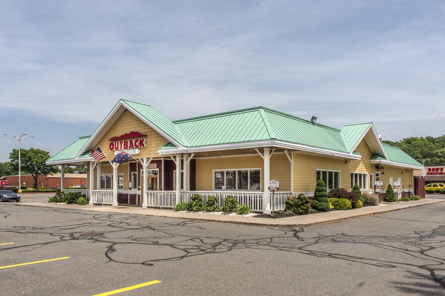 More Photos Of 835-875 Queen St, Southington Unknown For Lease