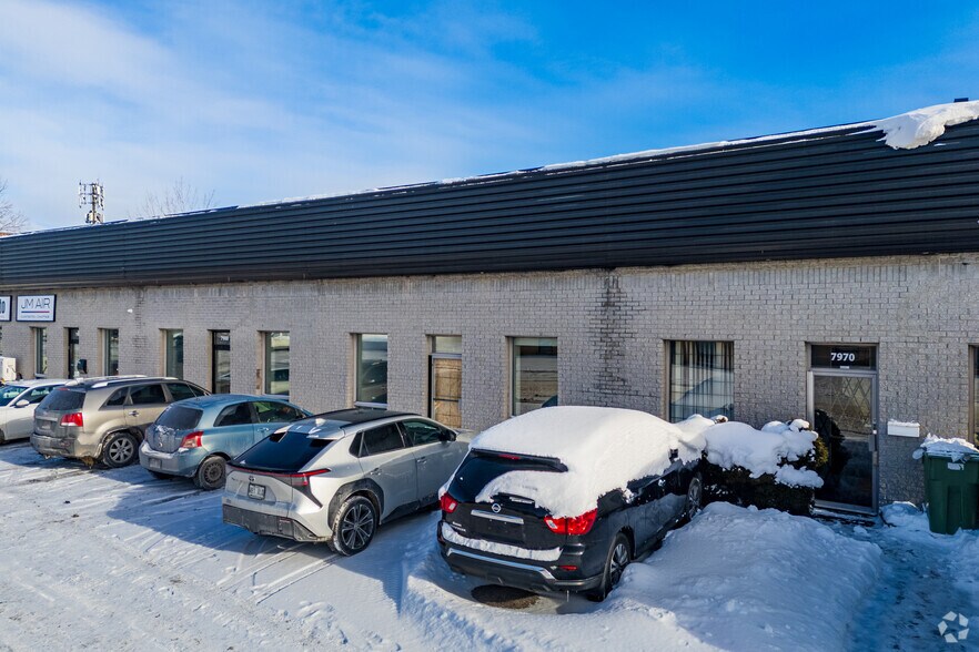 More Photos Of 7950-7980 Alfred, Anjou Warehouse For Lease