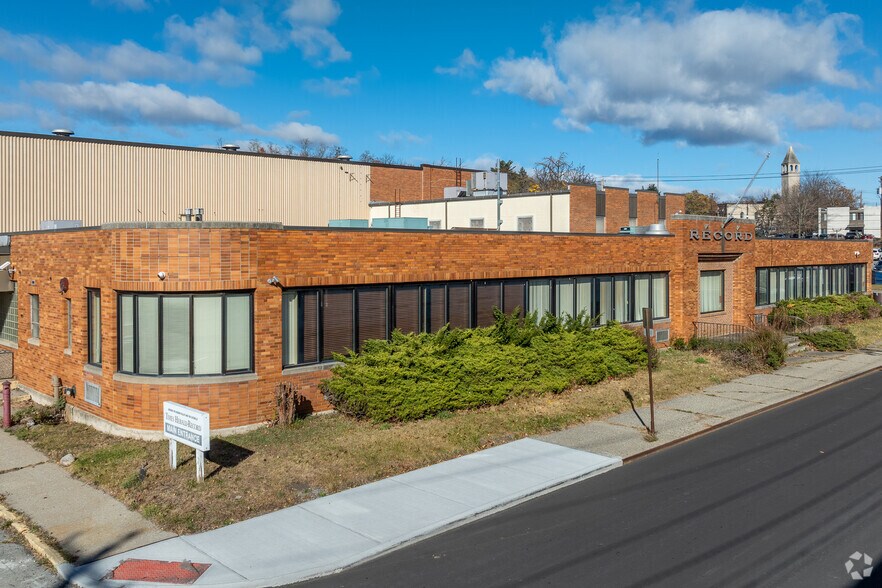 More Photos Of 40 Mulberry St, Middletown Flex For Lease