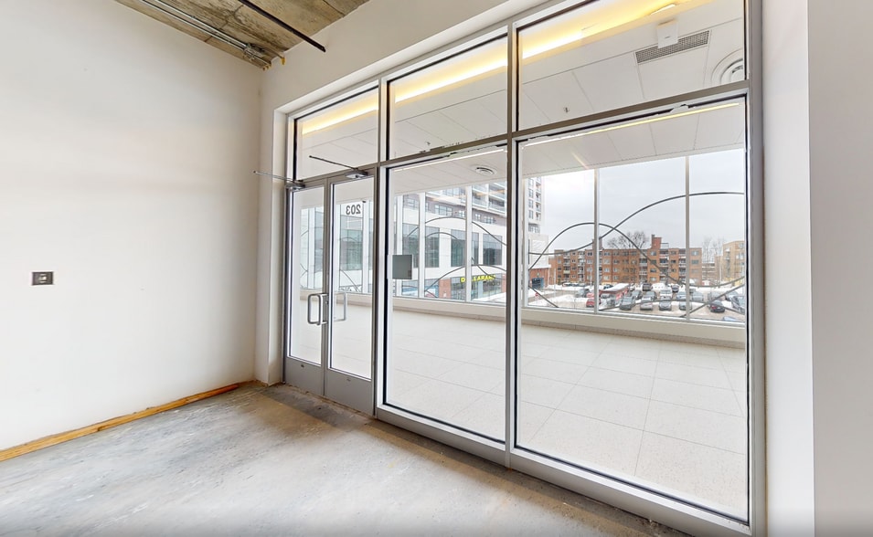 More Photos Of 2615-2865 Ave Van Horne, Montréal Unknown For Lease