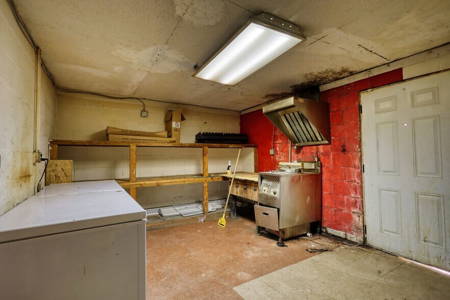 More Photos Of 247 Cannon Dr, Social Circle Restaurant For Sale