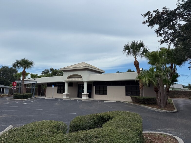 Primary Photo Of 2440 Sunset Point Rd, Clearwater Medical For Lease