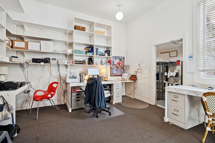 More Photos Of 3801 Magazine St, New Orleans Freestanding For Sale