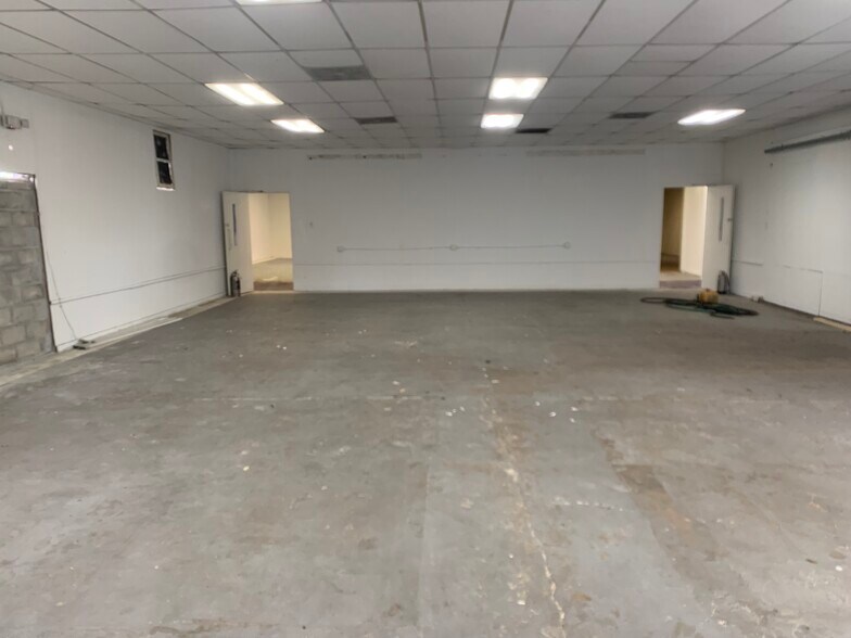 More Photos Of 2659 Edison Ave, Jacksonville Manufacturing For Lease