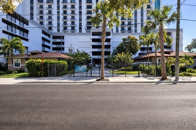 More Photos Of 121 SW 1st Ct, Dania Beach Freestanding For Sale