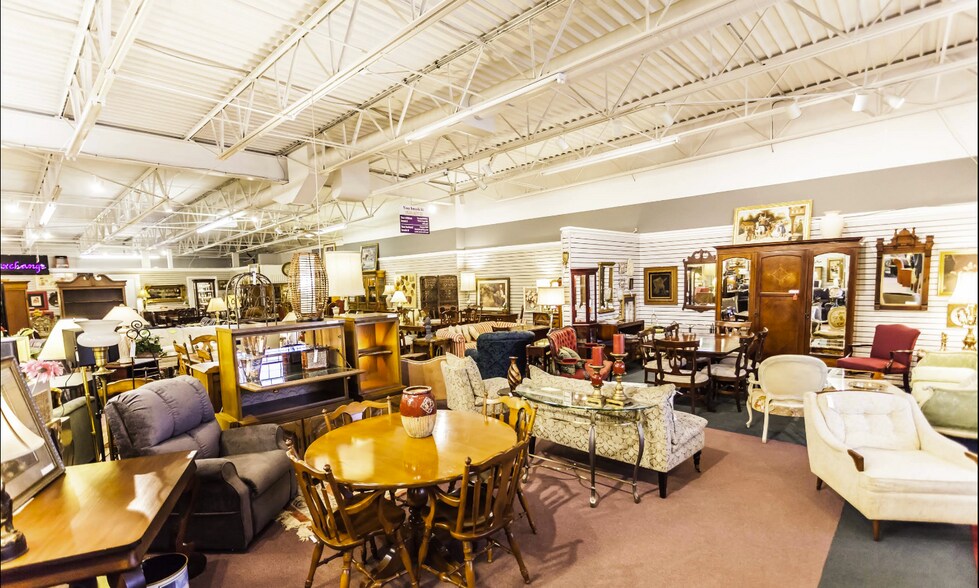 More Photos Of 6289 N Oak Tfwy, Gladstone Unknown For Sale