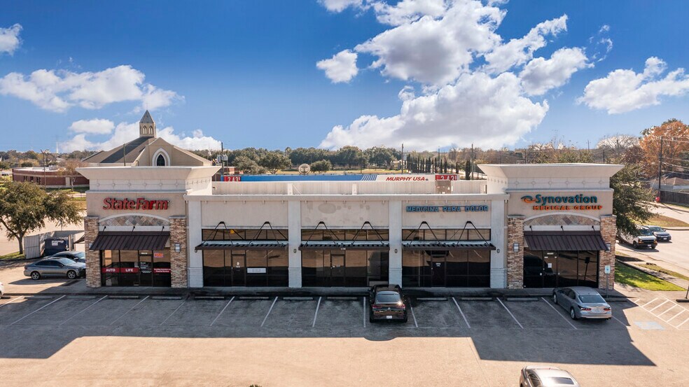 More Photos Of 11799 Beechnut St, Houston Freestanding For Lease