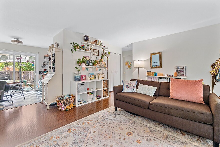 More Photos Of 806 SE Nehalem St, Portland Apartments For Sale