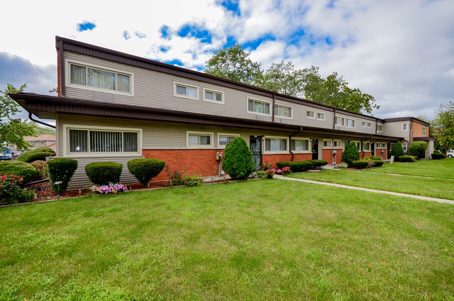 More Photos Of 1450 E 154th Pl, Dolton Apartments For Sale