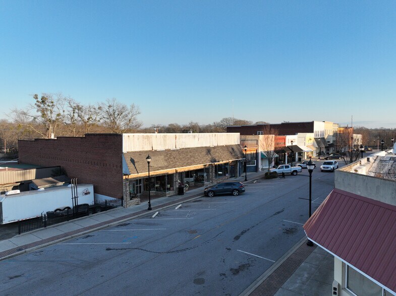 More Photos Of 15-17 S Commerce St, Liberty Storefront For Sale