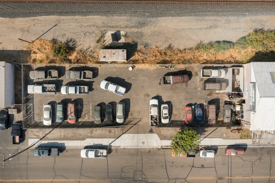 More Photos Of 401-409 N E St, Madera Warehouse For Sale