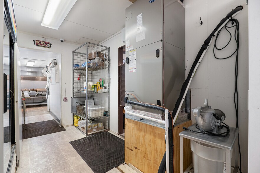 More Photos Of 107 E Main St, Hardy Restaurant For Sale