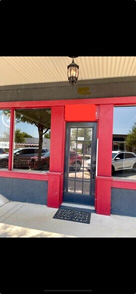 More Photos Of 919 Halsell Street, Bridgeport Restaurant For Lease