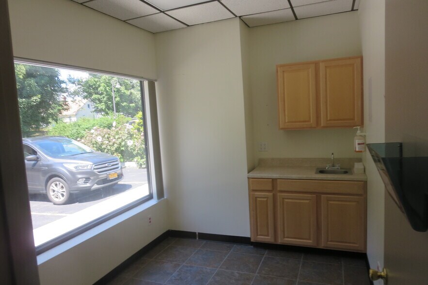 More Photos Of 189 Main Rd, Riverhead Medical For Lease
