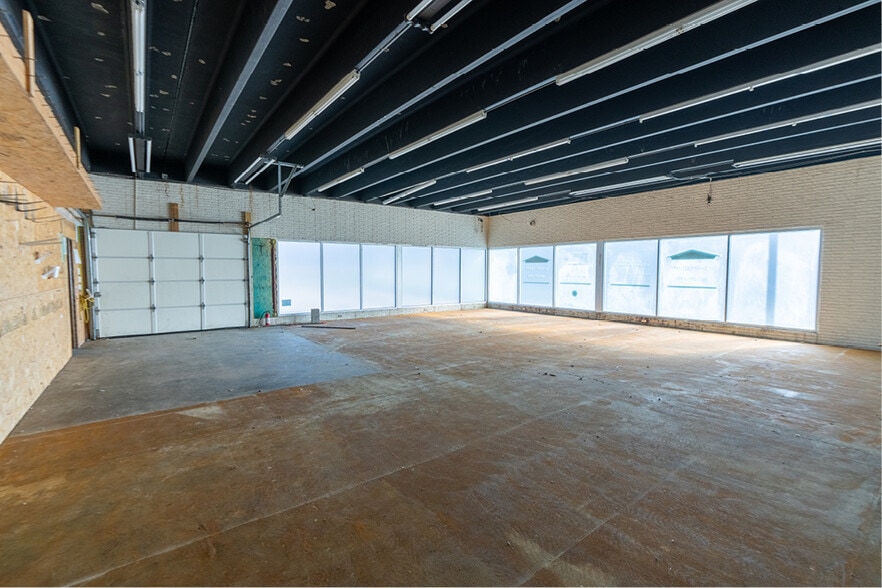 More Photos Of 1706 S Galvin Rd, Bellevue Showroom For Sale