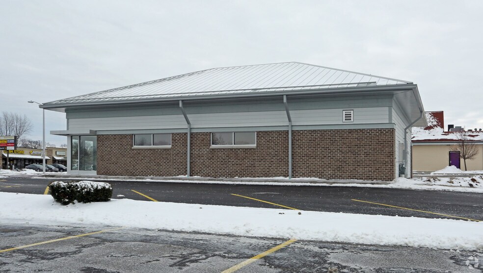 More Photos Of 1006 S Main St, West Bend Medical For Sale