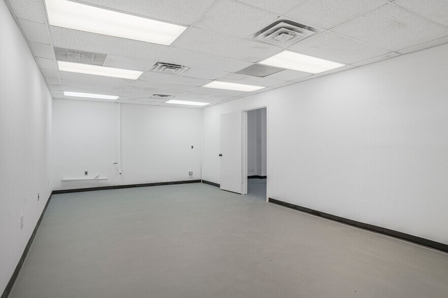 More Photos Of 8610 Botts Ln, San Antonio Freestanding For Lease