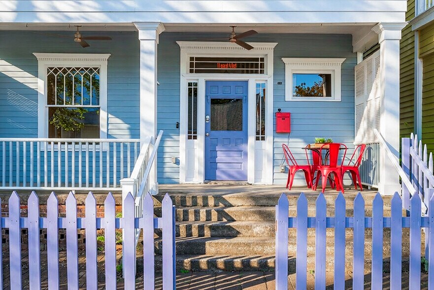 More Photos Of 11 E 41st St, Savannah Storefront Retail Residential For Sale