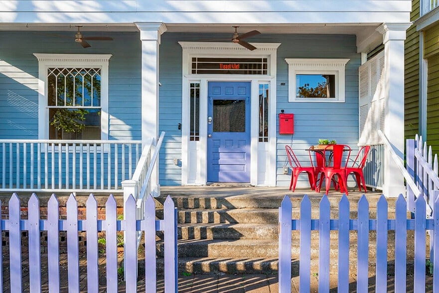 More Photos Of 11 E 41st St, Savannah Storefront Retail Residential For Sale