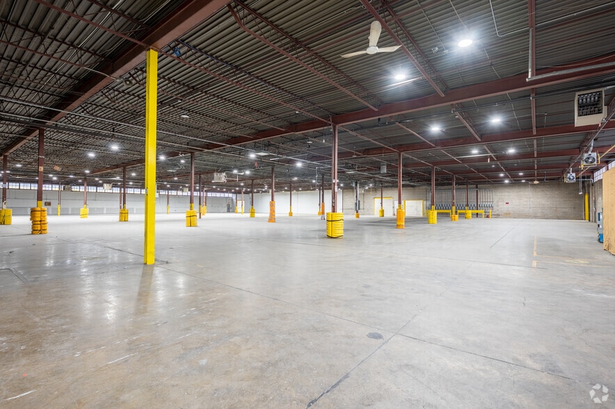 More Photos Of 25 Tangiers Rd, Toronto Manufacturing For Lease