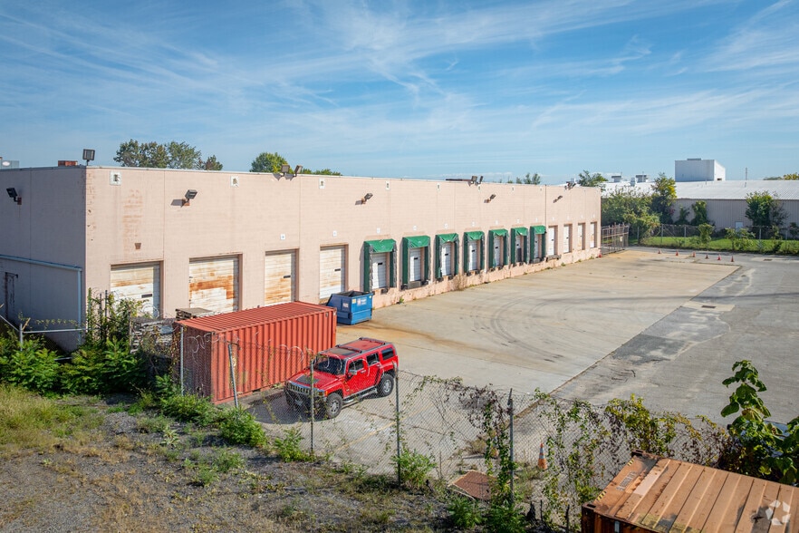More Photos Of 6101 E Lombard St, Baltimore Warehouse For Sale