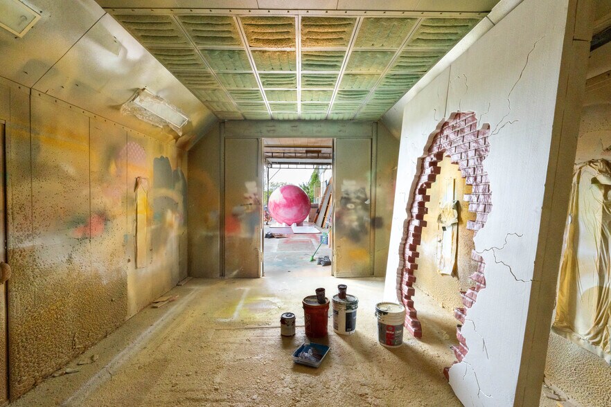 More Photos Of 1240 NW 74th St, Miami Warehouse For Sale