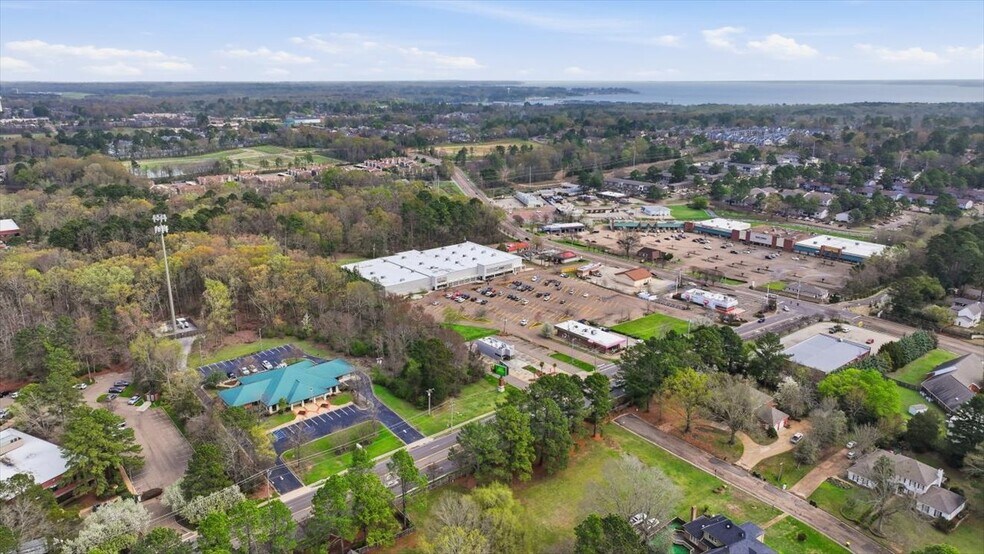 More Photos Of 1900 E County Line Rd, Ridgeland Fast Food For Sale