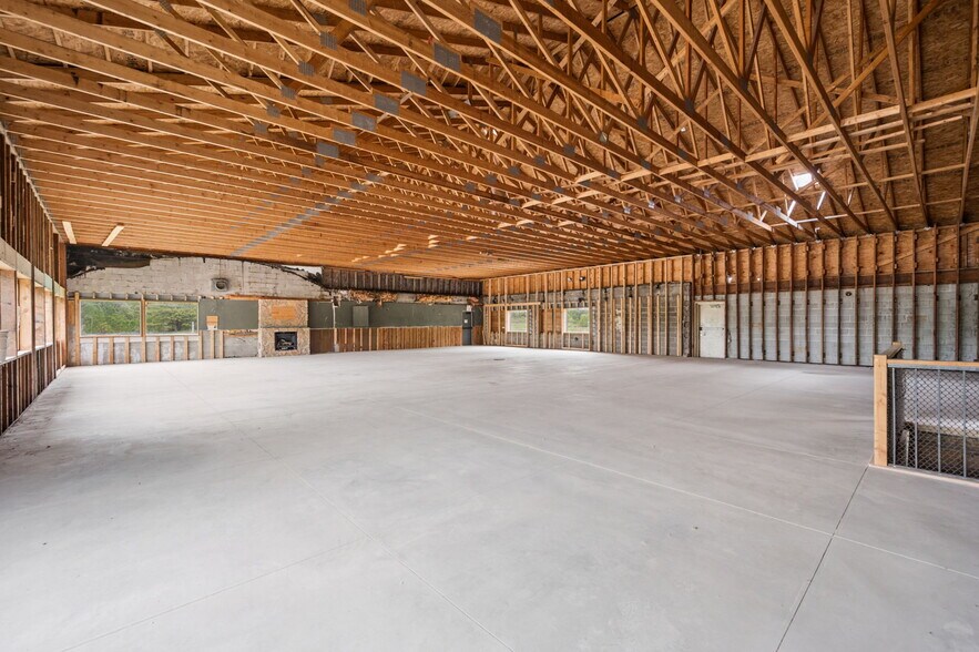 More Photos Of 20454 Highway 65 NE, East Bethel Restaurant For Sale