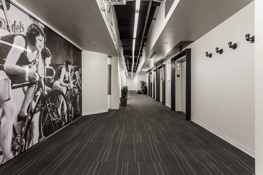 More Photos Of 36 S Pennsylvania St, Indianapolis Office For Lease