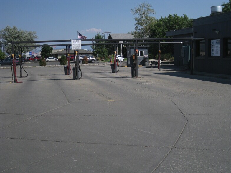 More Photos Of 1201 Cedar St, Helena Carwash For Sale