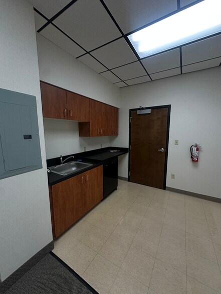 More Photos Of 441 Wolf Ledges Pky, Akron Office For Lease