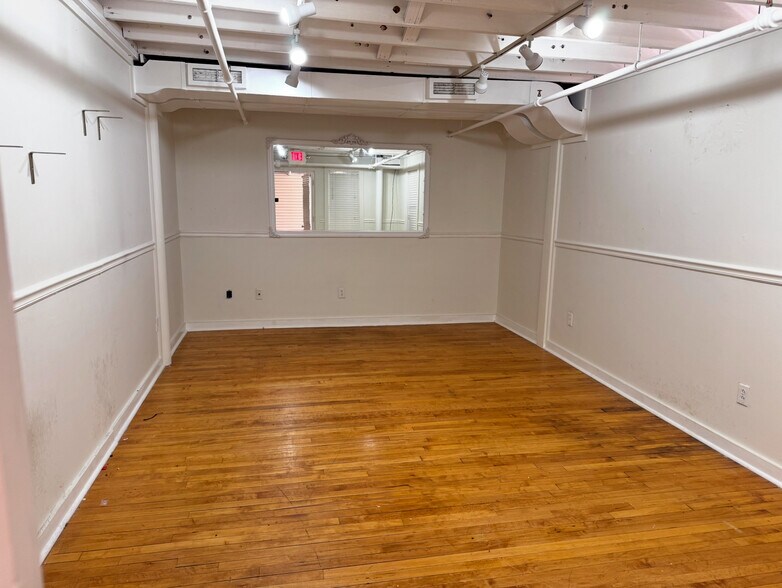 More Photos Of 118 Main St SW, Gainesville Freestanding For Lease