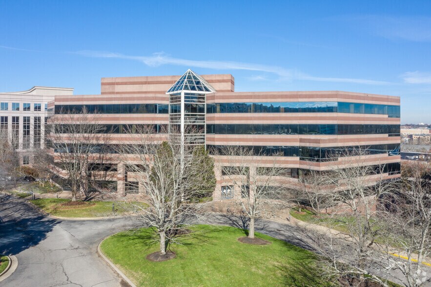 Primary Photo Of 30 Burton Hills Blvd, Nashville Office For Lease