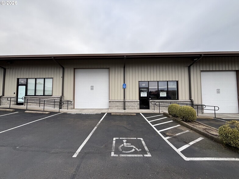 More Photos Of 2401 E Hancock St, Newberg Flex For Lease