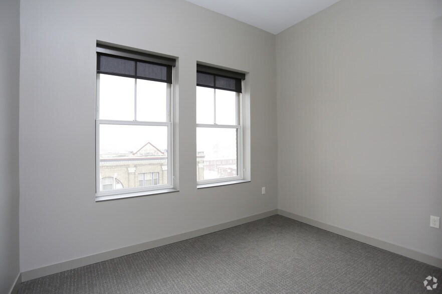 More Photos Of 415 Bridge St NW, Grand Rapids Apartments For Lease