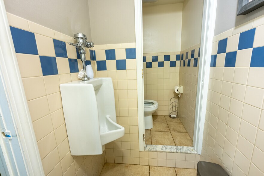 More Photos Of 927 Broadway, Fountain Hill Religious Facility For Sale