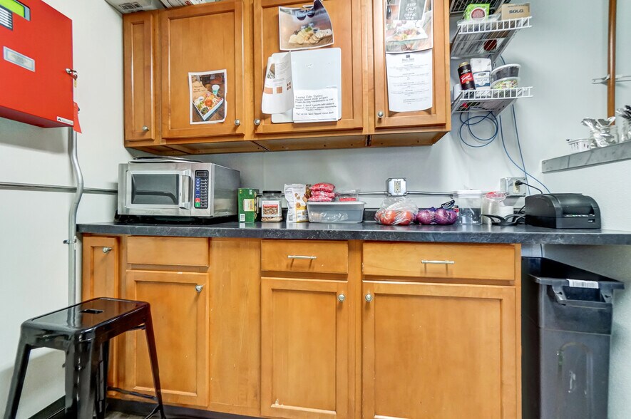 More Photos Of 105 E Liberty St, Arlington Restaurant For Sale