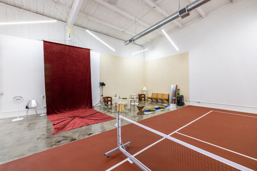 More Photos Of 3915 McKinney St, Houston Light Distribution For Sale