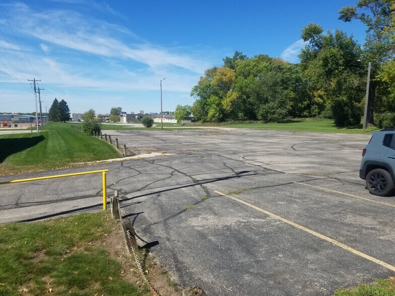 More Photos Of 2208 Trott Ave SW, Willmar Flex For Sale