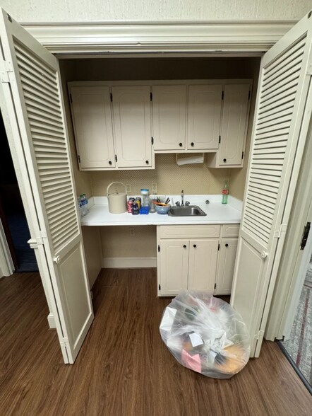 More Photos Of 9112 Virginia Ave, Bassett Office For Sale