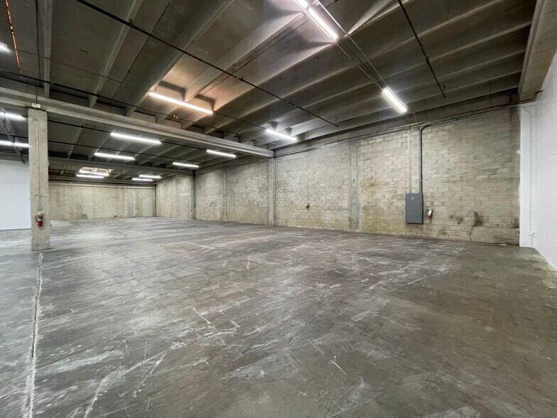 More Photos Of 4000 N 28th Ter, Hollywood Warehouse For Lease