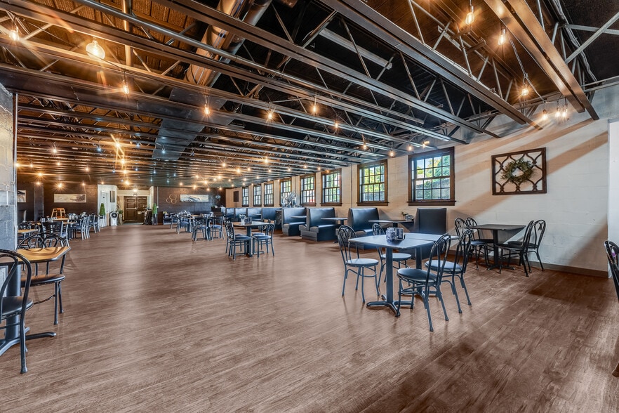 More Photos Of 801 E Park Ave, Fairmont Storefront For Sale