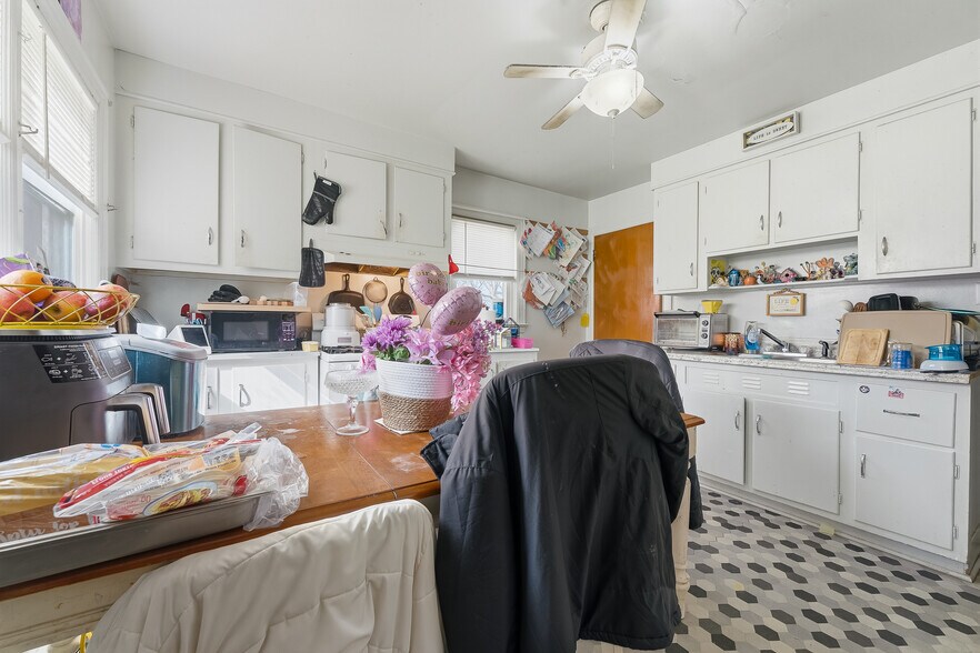 More Photos Of 1042 Morgantown Ave, Fairmont Specialty For Sale