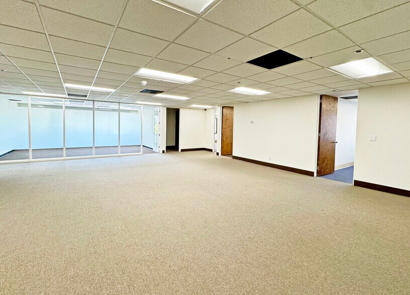 More Photos Of 1025 Cindy Ln, Carpinteria Warehouse For Sale