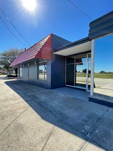 More Photos Of 205 N Scenic Hwy, Frostproof General Retail For Sale