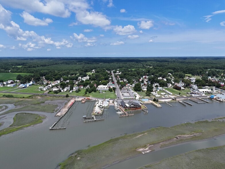 More Photos Of 15 Atlantic Ave, Wachapreague Marina For Sale